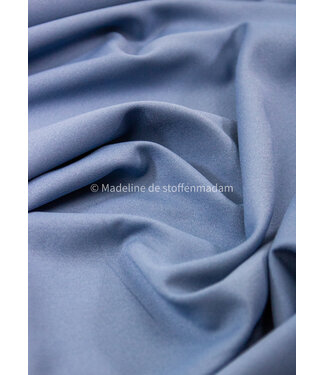 hemelsblauw - zomerse viscose crepe met 3% elasthan