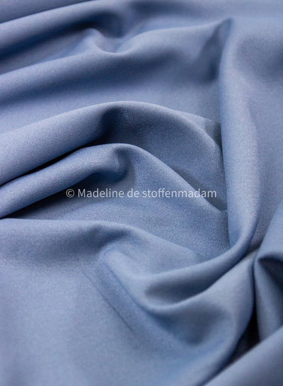 M. hemelsblauw - zomerse viscose crepe met 3% elasthan