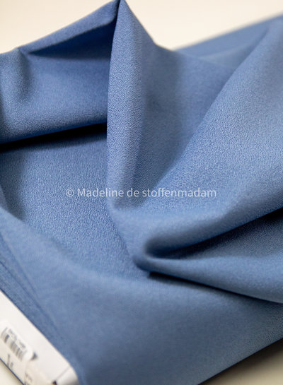 M. hemelsblauw - zomerse viscose crepe met 3% elasthan