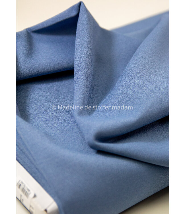 hemelsblauw - zomerse viscose crepe met 3% elasthan