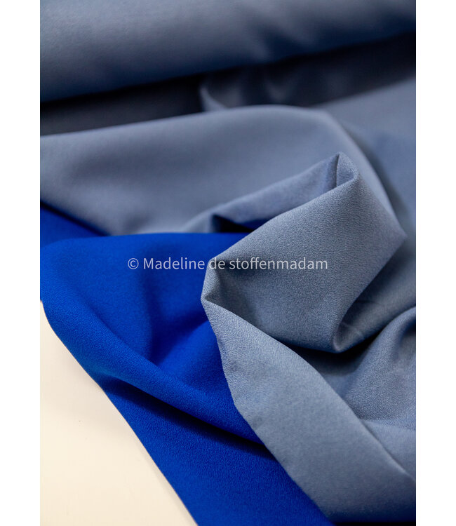 hemelsblauw - zomerse viscose crepe met 3% elasthan