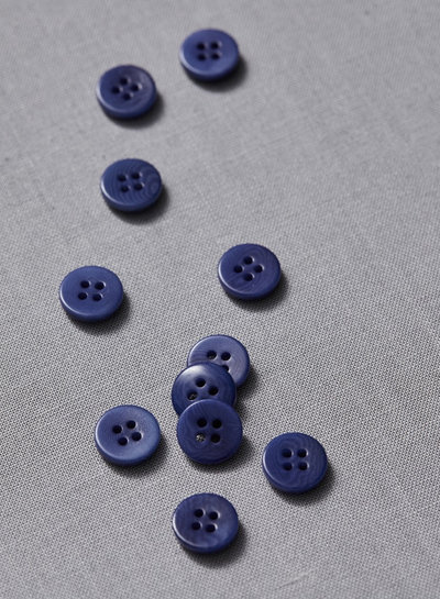 Meet Milk lapis - plain corozo button - 11 mm