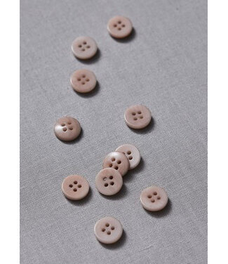Meet Milk warm sand - plain corozo button - 11 mm