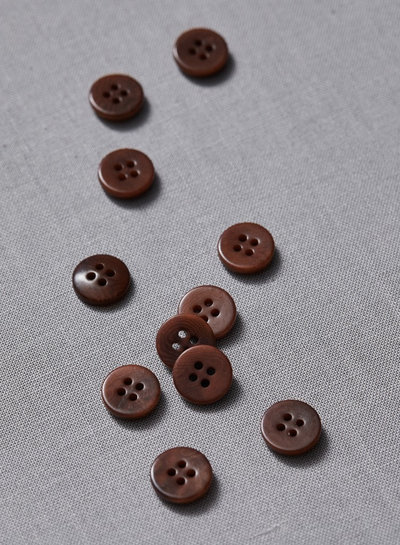 Meet Milk pecan - plain corozo button - 11 mm