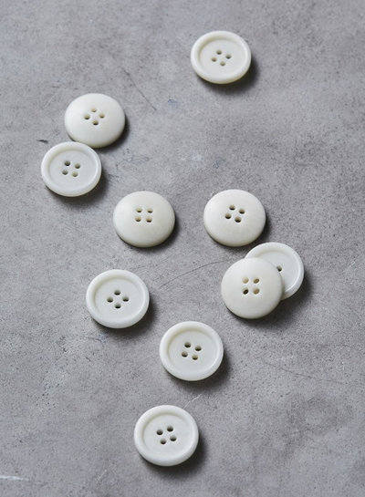 Meet Milk bright white - dish corozo button - 25 mm