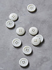 Meet Milk bright white - dish corozo button - 25 mm