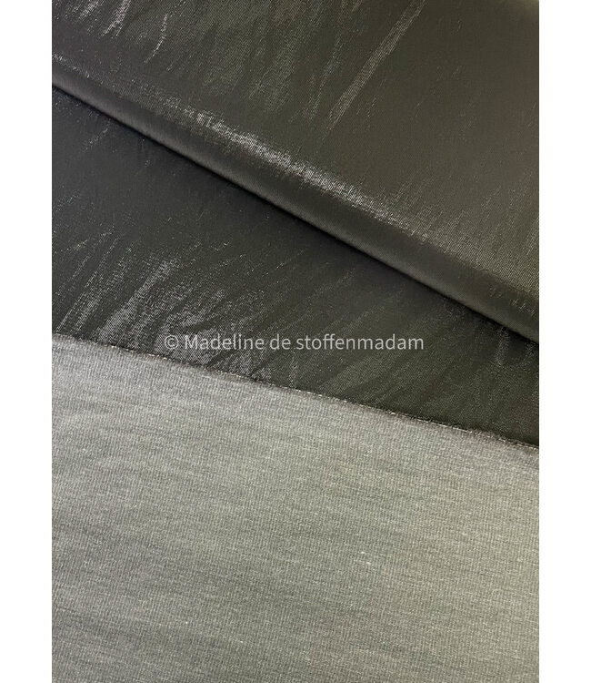 zwart impermeable - wind- en waterdichte stof