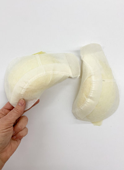 M. preformed with sleeve head - sleeve pads with mousse 15mm - white - sold by the pair