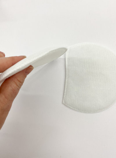 dunne schoudervulling voor t-shirts of lichte bloesjes- wit