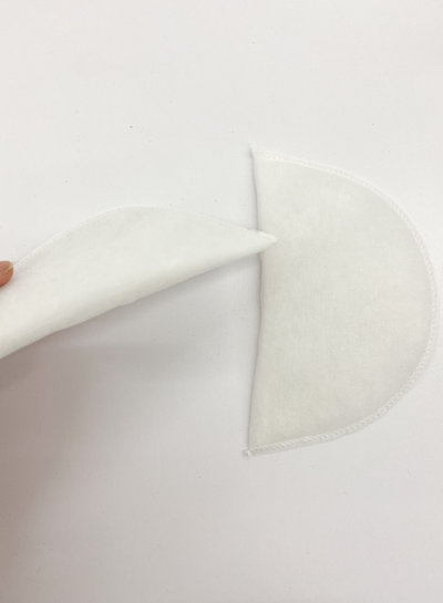 half moon schoulder pad with fibrefil - wit - by the pair