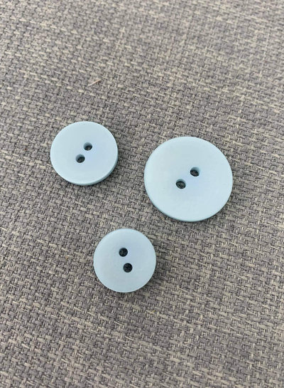 M. pastel blauw- mooie trendy matte knoop - 2 gaatjes - kleur 542