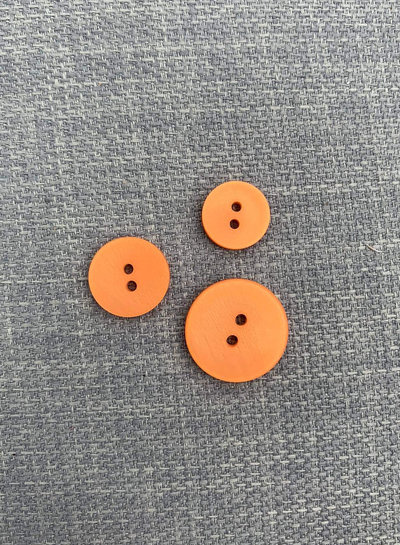 M. warm orange  - trendy button - two holes - color 523