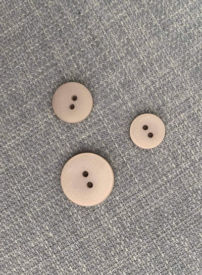 M. taupe - trendy button - two holes - color 572