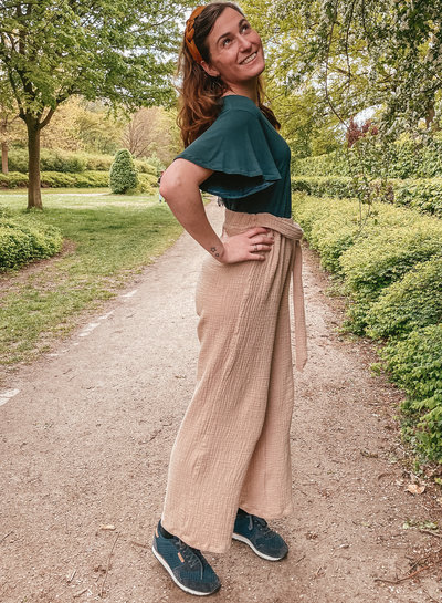 Een Benita broek in tetra linnen mix.