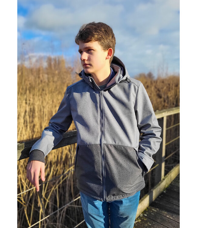 M. Een stoere softshell jas.
