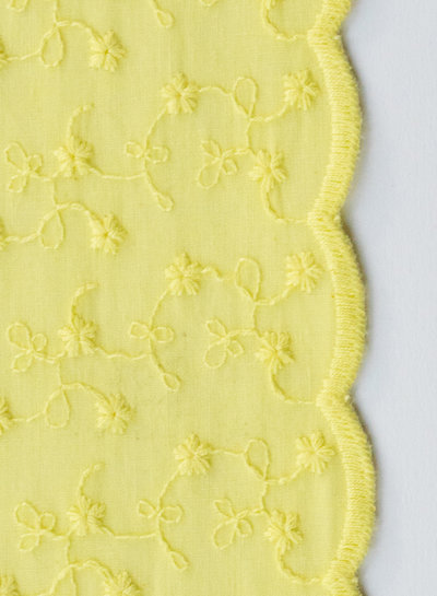 Swafing yellow flowers - embroidery with scallop border