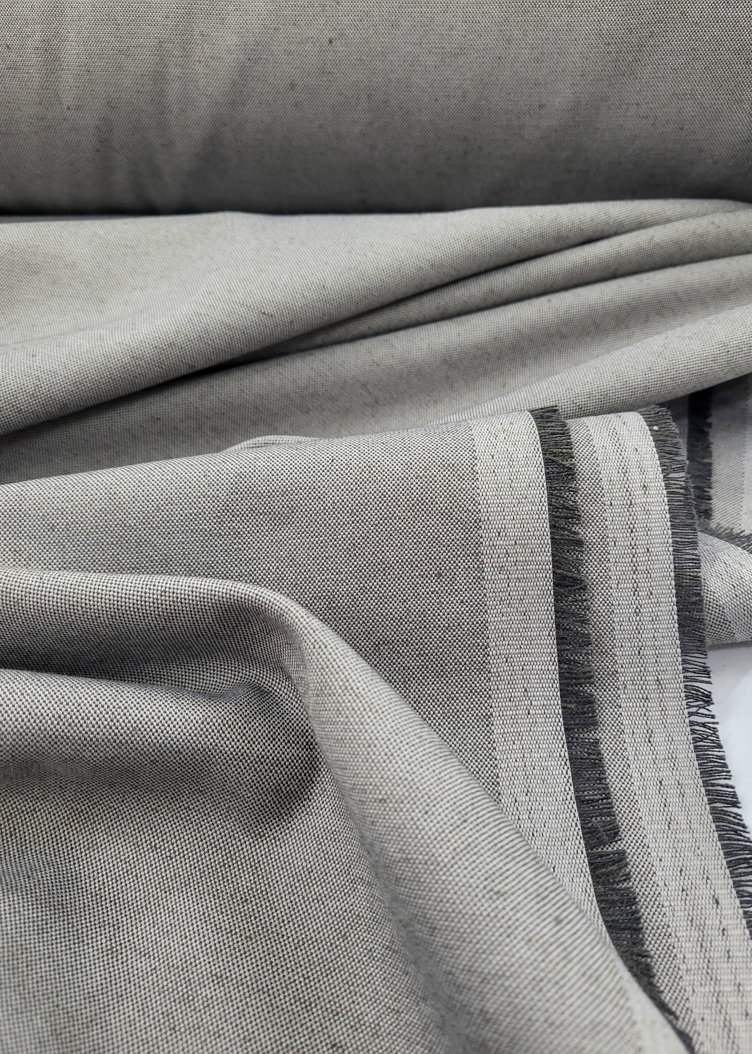 Mooie grijze stof op 280 cm breedte ideaal voor gordijnen of interieur - Madeline de stoffenmadam