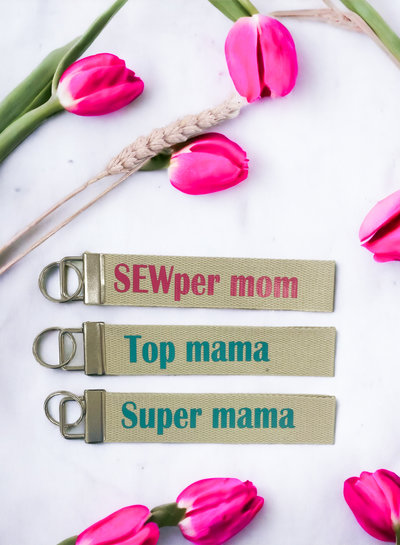 M. keychain 'SEWper mom'
