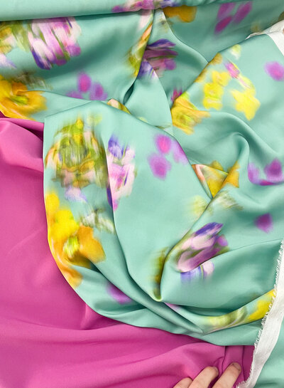 M. beautiful flowing fabric - for trousers and dresses - pink