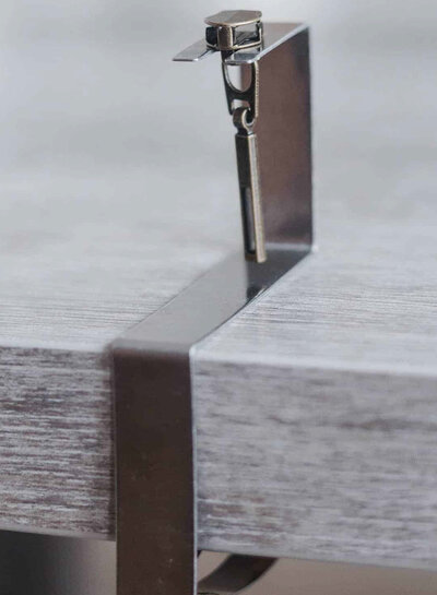 ZipperZoo tool for threading zippers