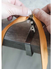 ZipperZoo tool for threading zippers