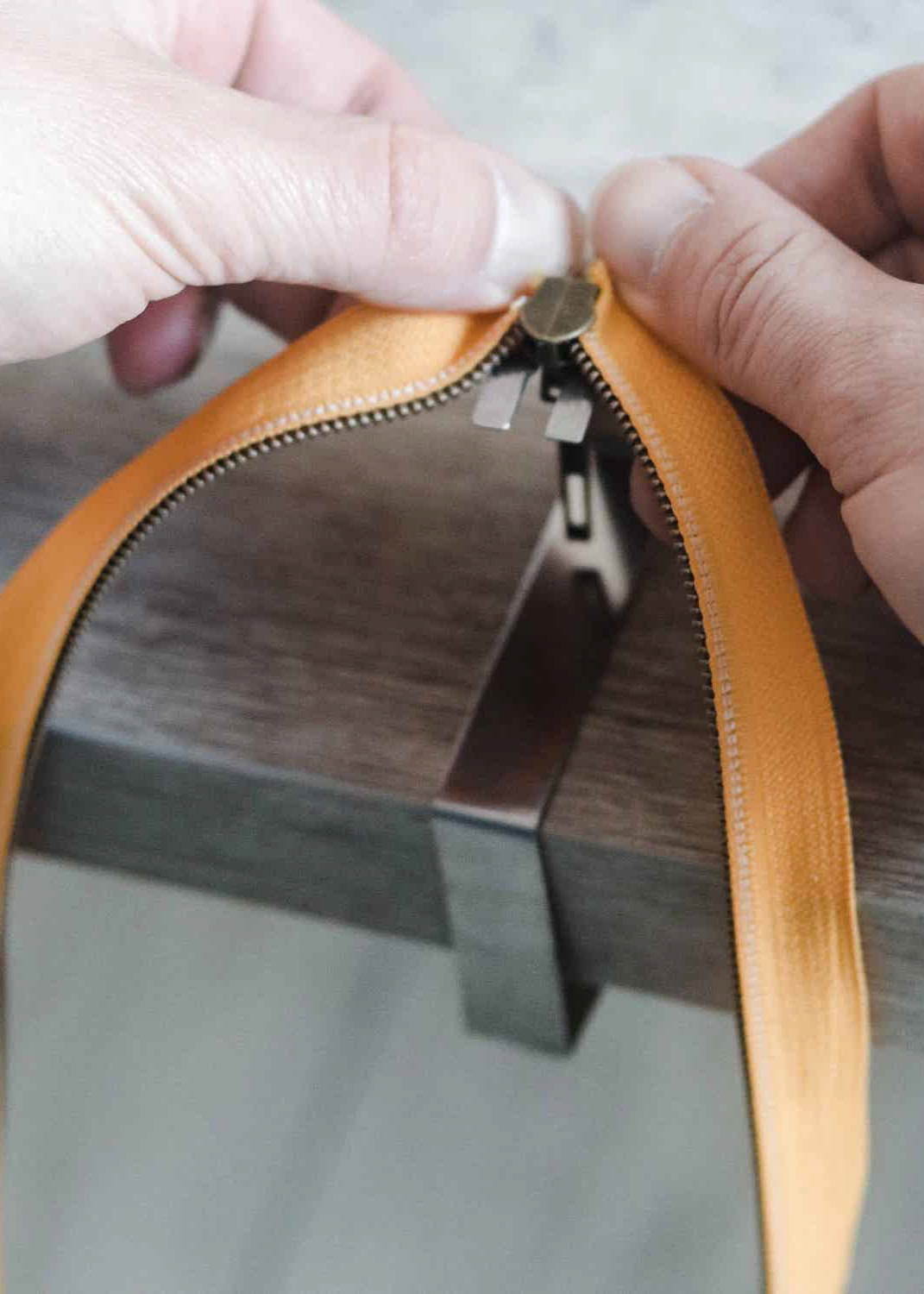 Tool for threading zippers Madeline De Stoffenmadam