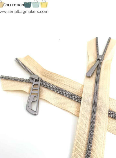 SBM coil zipper Off-White with silver coil #5 (excl. zipper pullers)