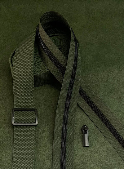 SBM spiral zipper sage green with black spiral #5 (excl. zipper pullers)