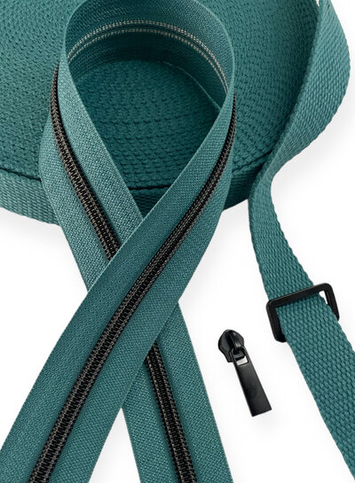 ZipperZoo Nordic Teal spiral zipper with black spiral #5 (excl. zipper pulls)