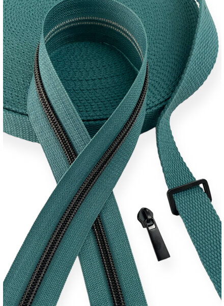 ZipperZoo Nordic Teal spiral zipper with black spiral #5 (excl. zipper pulls)