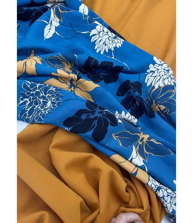 soepelvallende gabardine oker