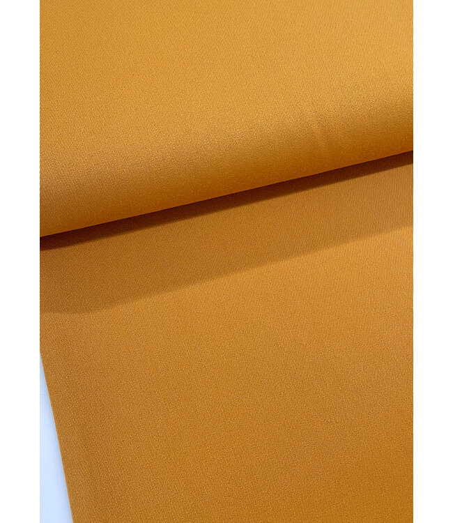 soepelvallende gabardine oker