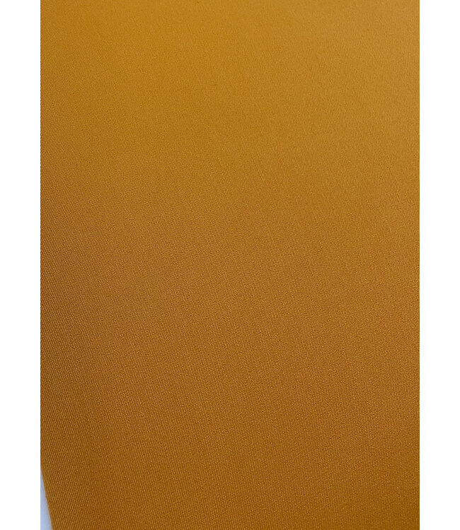 soepelvallende gabardine oker