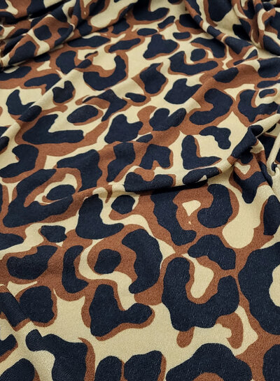 deadstock prachtige gebreide viscose blend met dierenprint