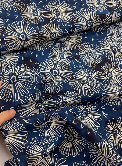 M. marineblauw met bloemen - prachtige batik katoen