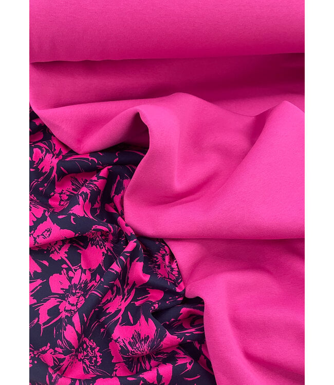Madeline marineblauw en fuchsia bloemen- zachte viscose twill