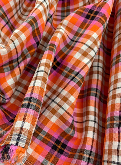 Madeline oranje en fuchsia ruitjes - zacht geweven double gauze katoen