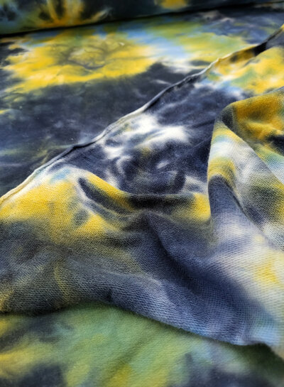 M. blauw en mosterd - tie dye - french terry