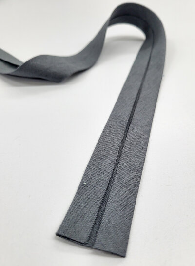 bias double gauze - GOTS - 27mm - dark gray color 38 - PER METER
