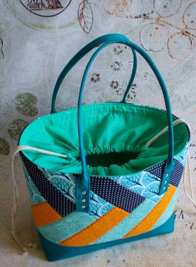 ZipperZoo Memories 'n more -drawstring tote - pattern in English