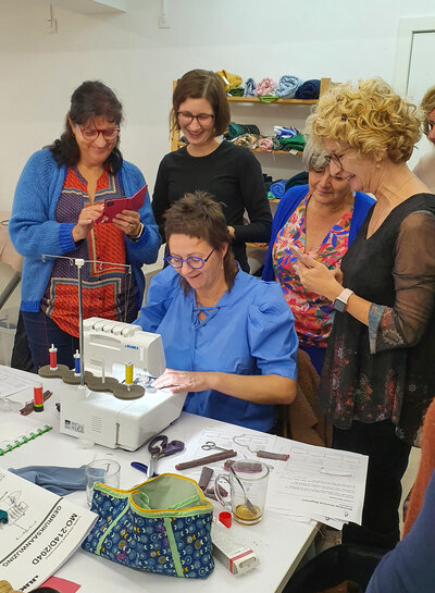 M. learning to use an overlock NM 29/05/2024