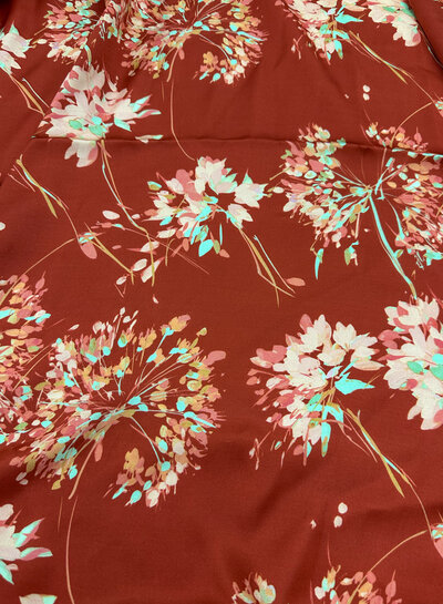 deadstock scarlet blossom satin - Prachtige Italiaanse satijn