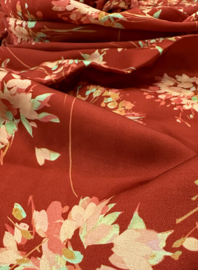 deadstock scarlet blossom satin - Prachtige Italiaanse satijn