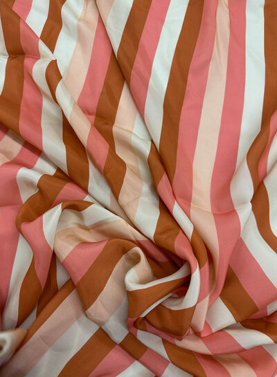 deadstock 50 shades of peach - beautiful Italian satin with horizontal stripes