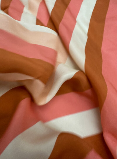 deadstock 50 shades of peach - beautiful Italian satin with horizontal stripes