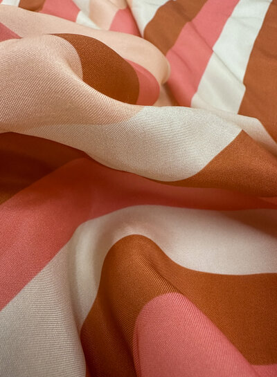 deadstock 50 shades of peach - beautiful Italian satin with horizontal stripes