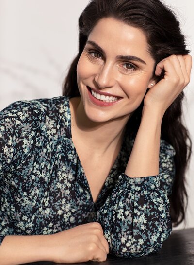 deadstock petrolkleurige bloemetjes op marineblauwe voile