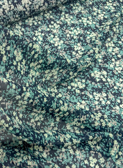 deadstock petrolkleurige bloemetjes op marineblauwe voile