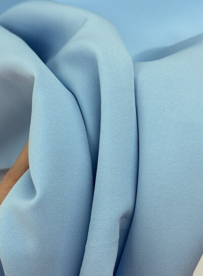 A la Ville lichtblauw - prachtig doorvallende stof voor kleedjes of broeken