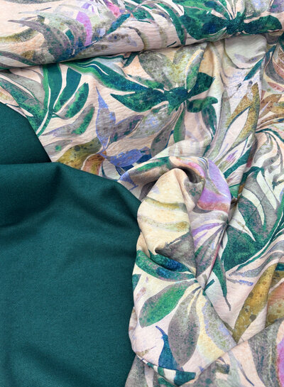 Madeline pale pink abstract leaves - geweven viscose